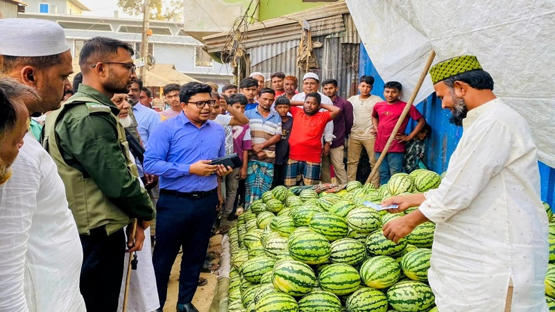 রমজান উপলক্ষ্যে মহেশখালীতে বাজার মনিটরিং ও মোবাইল কোর্ট,৩ ব্যবসায়ীকে অর্থদন্ড প্রদান!